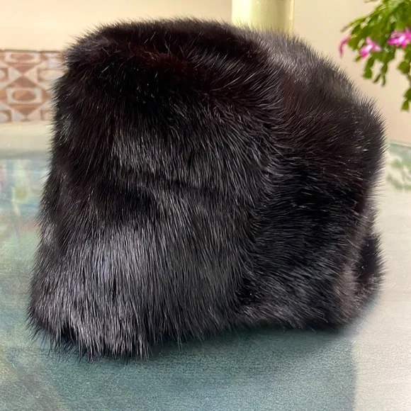 Vintage Black Mink Hat, from the 60’s - Picture 10 of 15